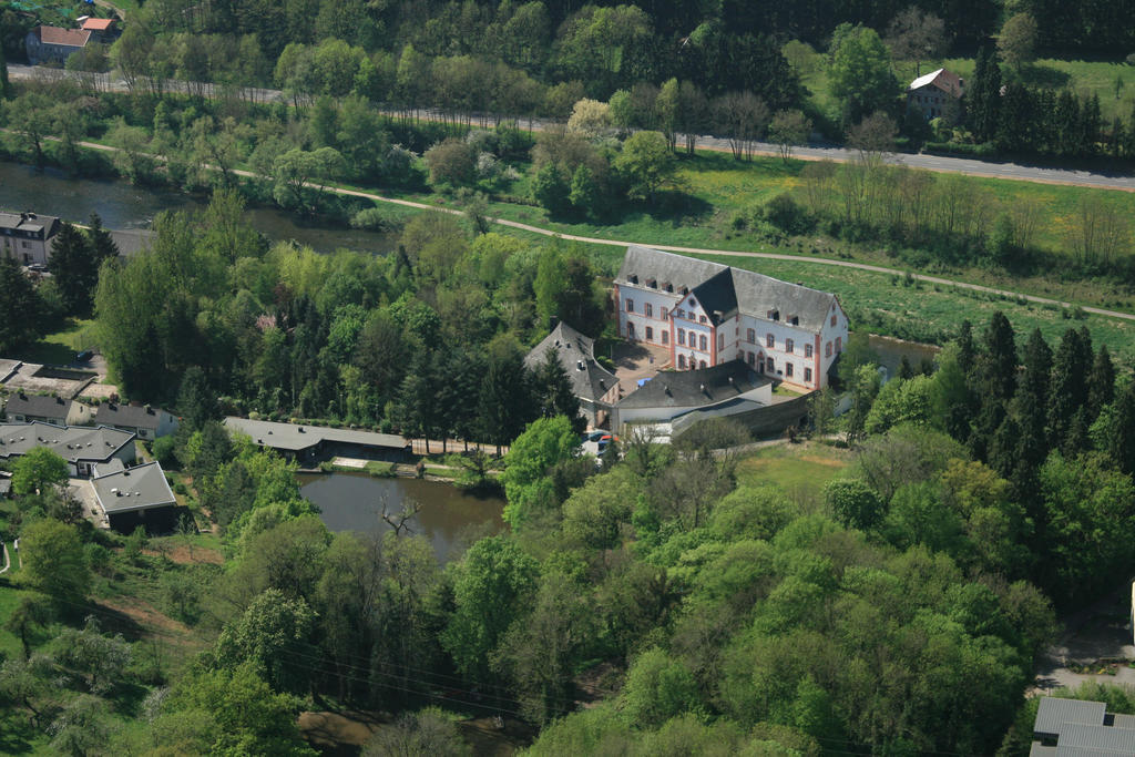 Hotel Burg Болендорф Екстериор снимка